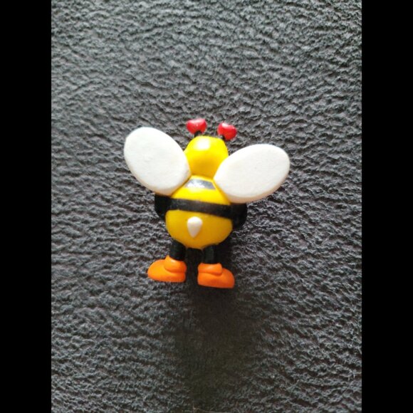 Tiny Bumblebee Figurine Holding a Red Heart "Bee Mine" - Valentine Gift - Picture 2 of 2